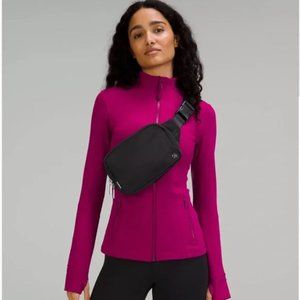 NWT - LARGE *Multiple Color Options* Lululemon Everywhere Belt Bag